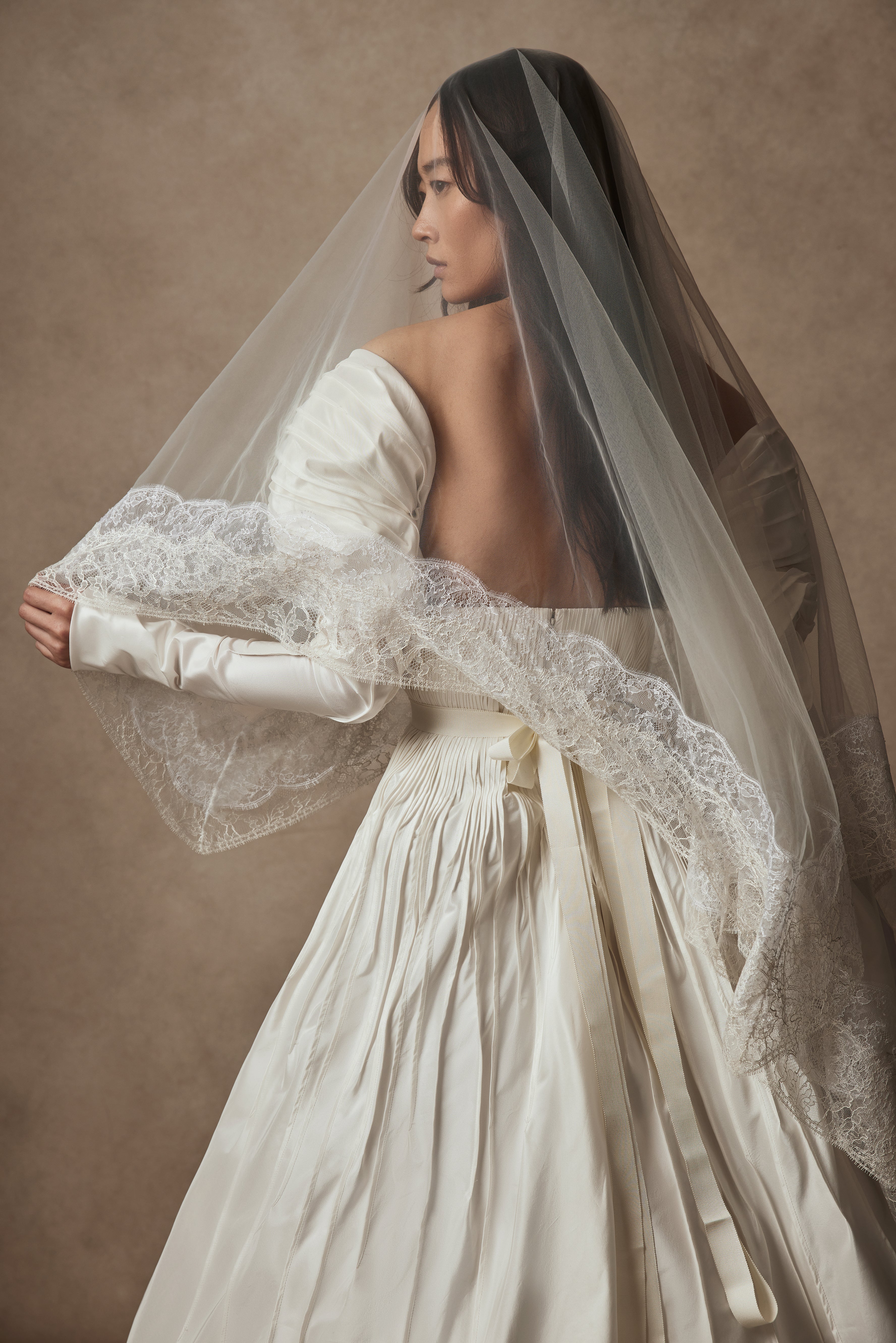 Bridal retailer Shoulder Rectangular Handkerchief Veil Model Myrthe